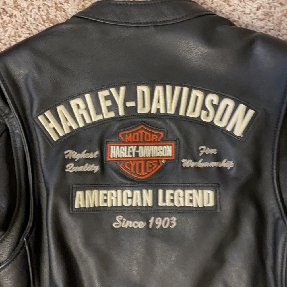 Harley Davidson ladies classic USA made black leather jacket. Size Medium